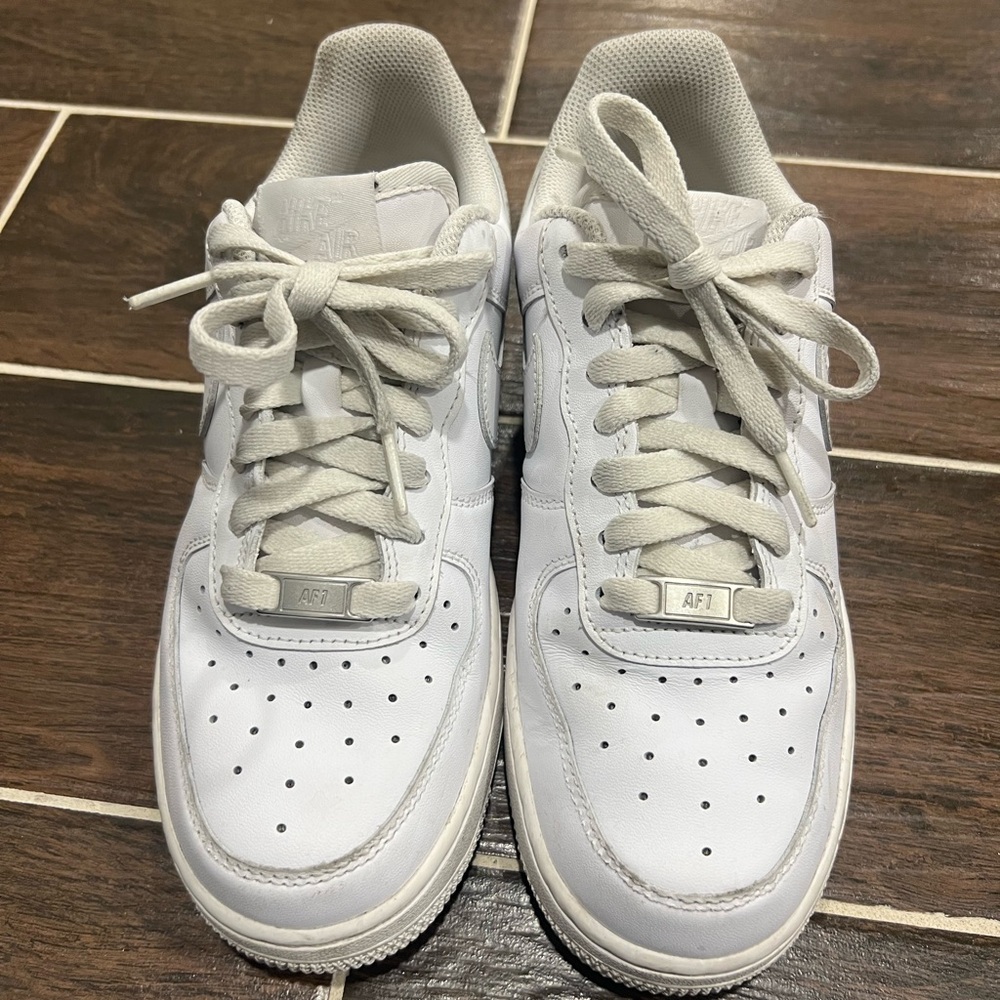 White Nike Air Force 1